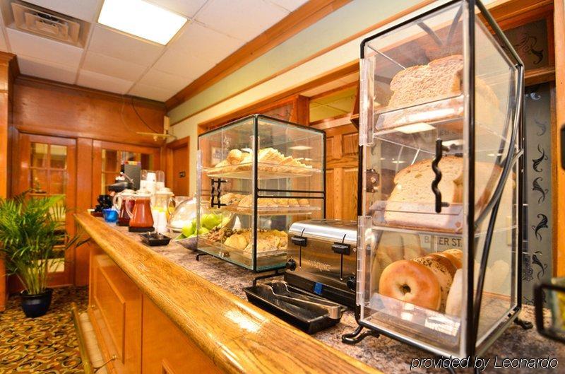 Fairfield Inn & Suites By Marriott Milwaukee Downtown Restaurant bilde