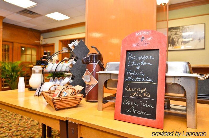 Fairfield Inn & Suites By Marriott Milwaukee Downtown Restaurant bilde
