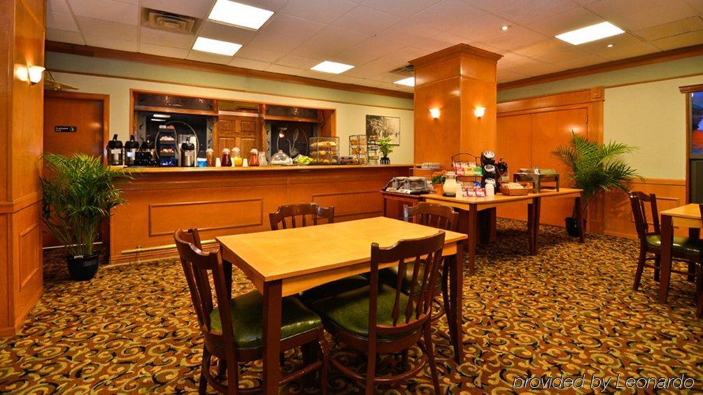 Fairfield Inn & Suites By Marriott Milwaukee Downtown Restaurant bilde