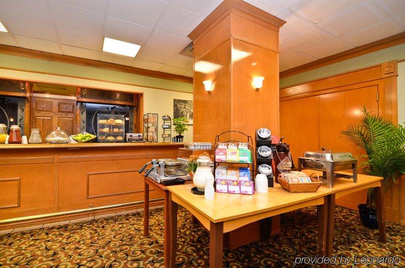 Fairfield Inn & Suites By Marriott Milwaukee Downtown Restaurant bilde